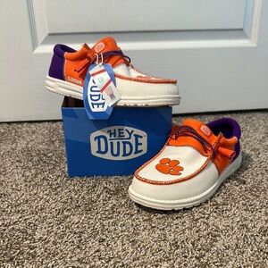 NWT Hey Dude Clemson- Orange, Purple & White- “Wally Tri Clemson” with Paw
